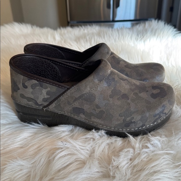 Dansko Camouflage Clogs - Picture 3 of 6